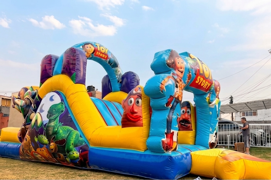 inflable para niño castillo saltarín con tobogán, personajes infantiles para eventos