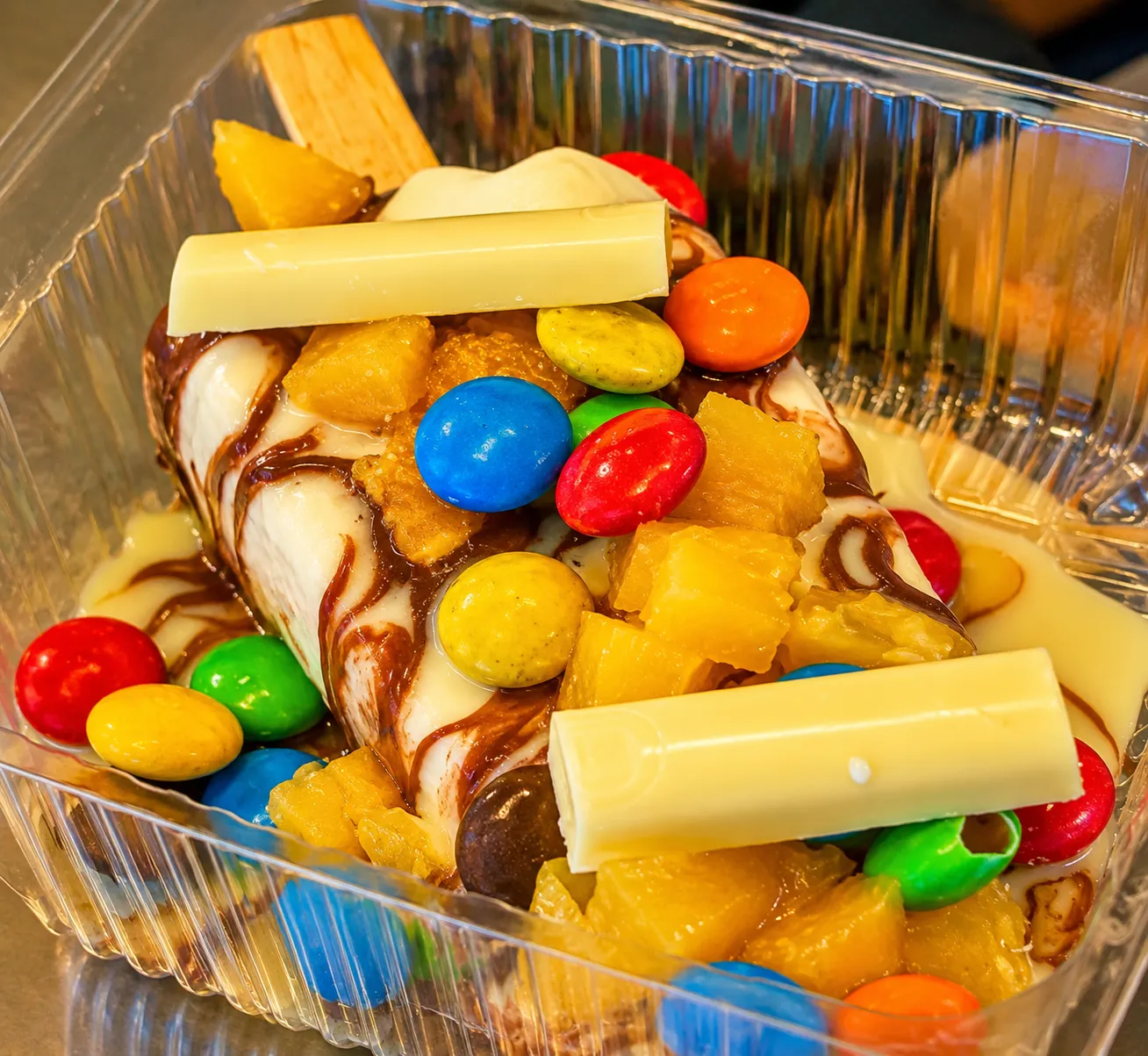 Paleta loca con chocolate, dulces y fruta para fiestas en Coacalco