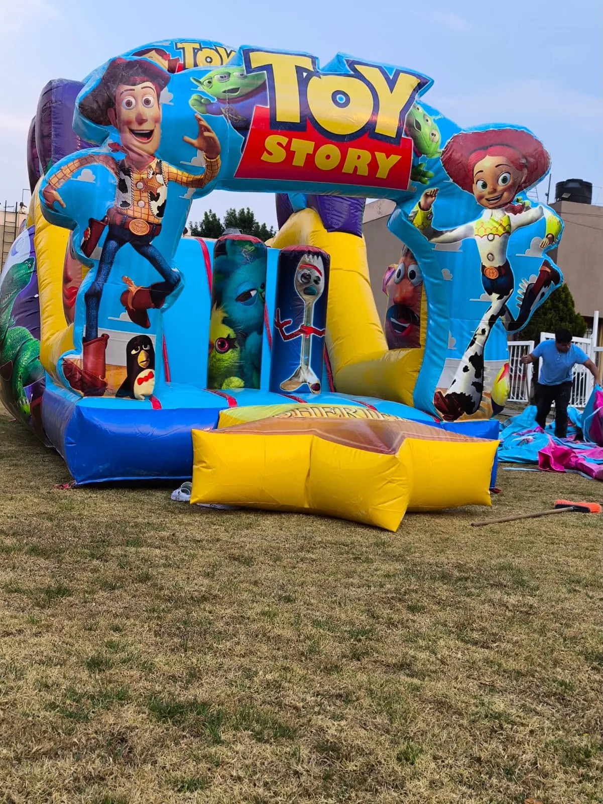 Renta de inflable temático de Toy Story para niños en Coacalco